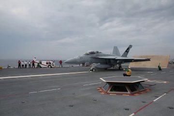 Watch the US Navy’s new Supercarrier launch its First Fixed-Wing Aircraft