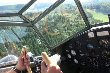 How to fly the Junkers Ju 52 – Scenic flight inside the Cockpit ( Video )