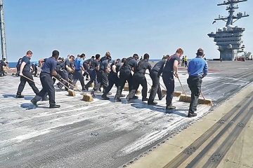 Life aboard US Navy USS Abraham Lincoln ( Video )